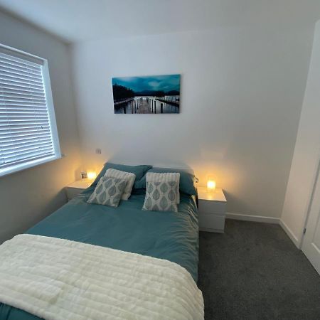 Modern 2 Bedroom Apartment, With Car Parking. Bitton Bagian luar foto