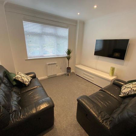 Modern 2 Bedroom Apartment, With Car Parking. Bitton Bagian luar foto