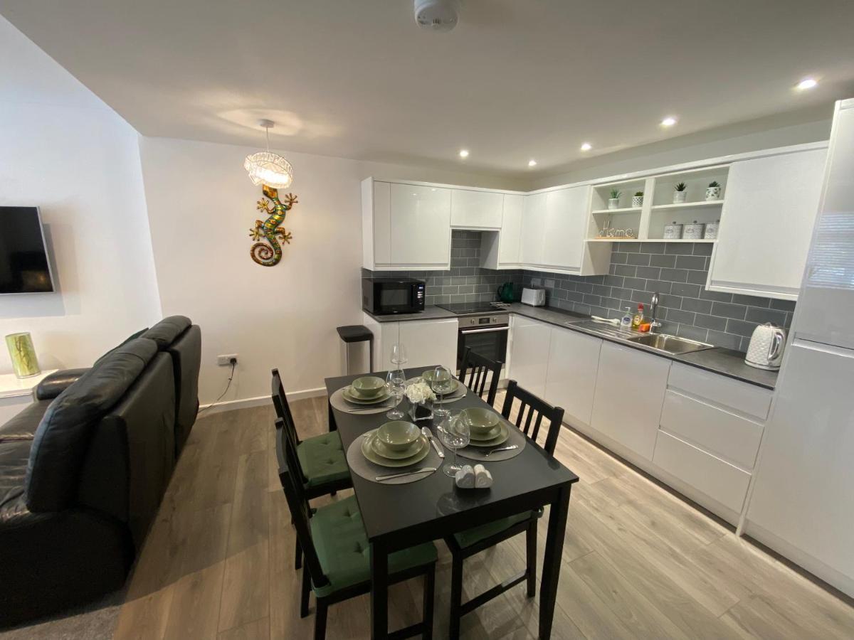 Modern 2 Bedroom Apartment, With Car Parking. Bitton Bagian luar foto