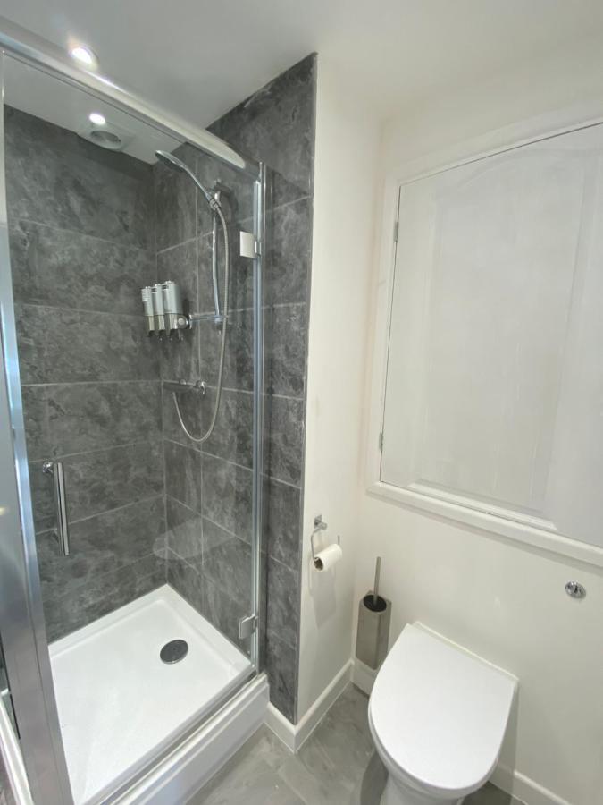 Modern 2 Bedroom Apartment, With Car Parking. Bitton Bagian luar foto