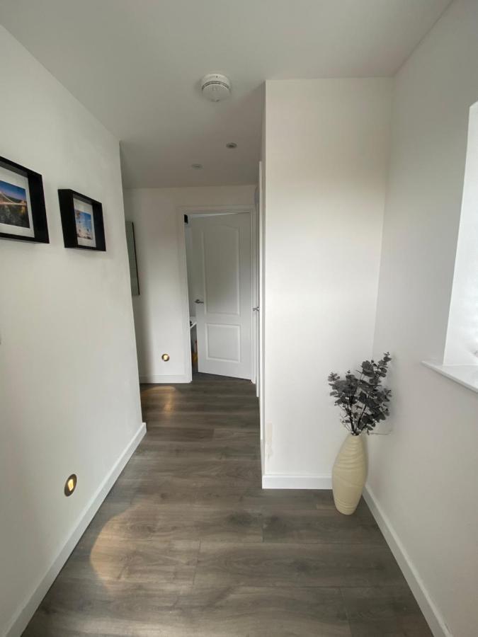 Modern 2 Bedroom Apartment, With Car Parking. Bitton Bagian luar foto