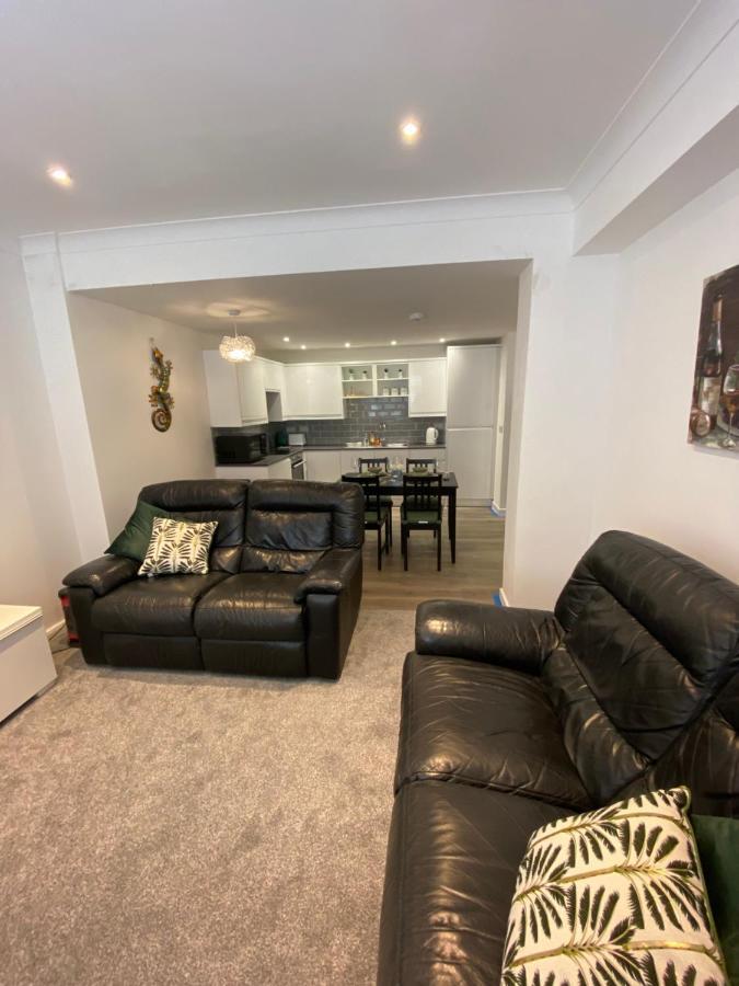 Modern 2 Bedroom Apartment, With Car Parking. Bitton Bagian luar foto