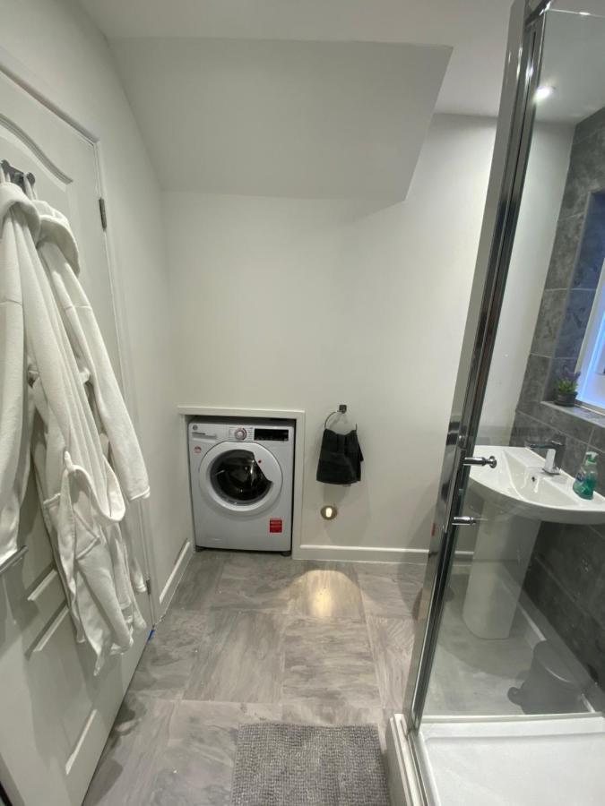 Modern 2 Bedroom Apartment, With Car Parking. Bitton Bagian luar foto